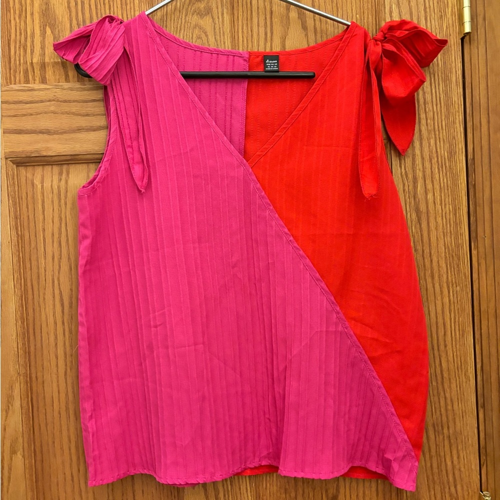 Pink and red color-blocked tank top w/ wrinkled fabric detailing & matching bows